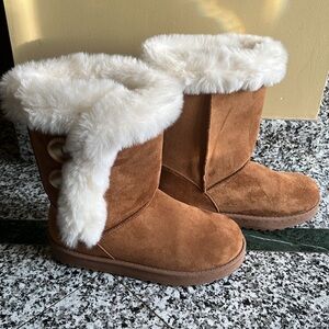 NWOT Cozy Chestnut Boots with Faux Fur Trim